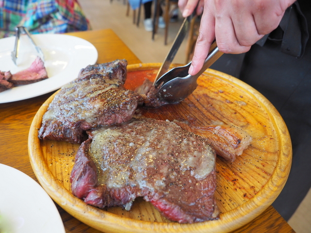 Roast beef seasoned with garlic