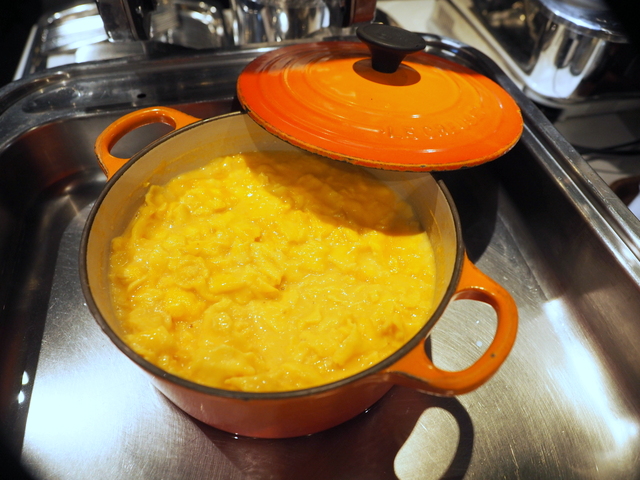 Scrambled egg in the pot