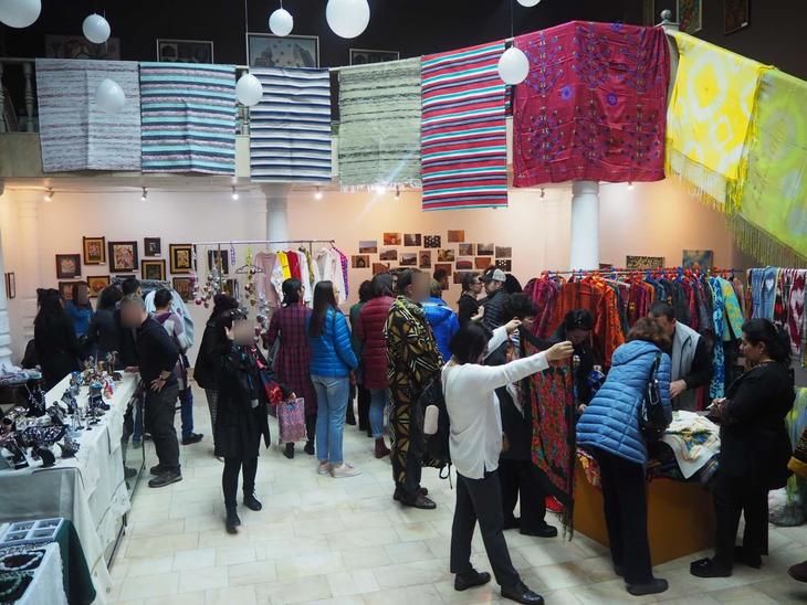 tashkent-art-bazaar-atas-012-08.JPG