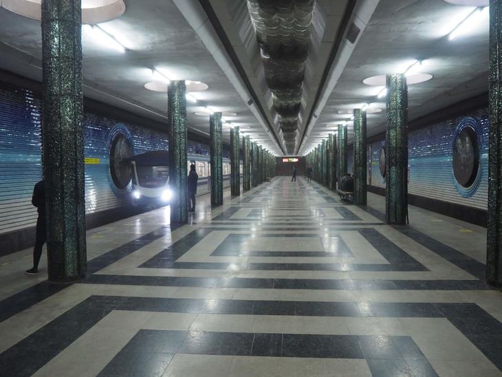 tashkent-metro-kosmonavtlar-station-atas-018-07.JPG