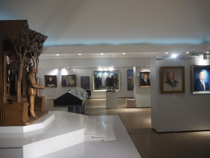 tashkent-islam-karimov-museum-atas-049-08.JPG