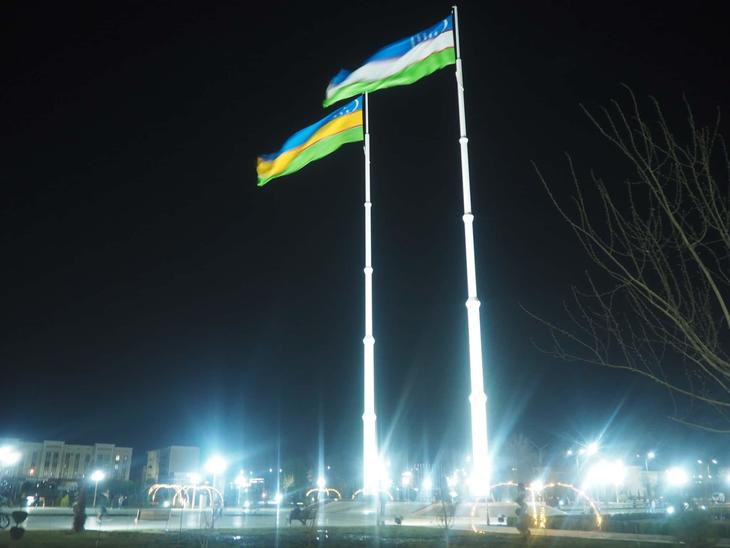 1-nukus-national-flags-of-uzbekistan-and-karakalpakstan-atas-056-03.JPG