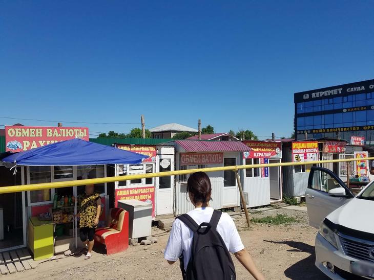 chernyayevka-kazakhstan-border-crossing-atas-057-04.jpg