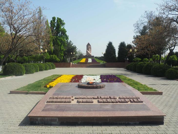 tashkent-memorial-bratskiye-mogily-atas-062-13.JPG