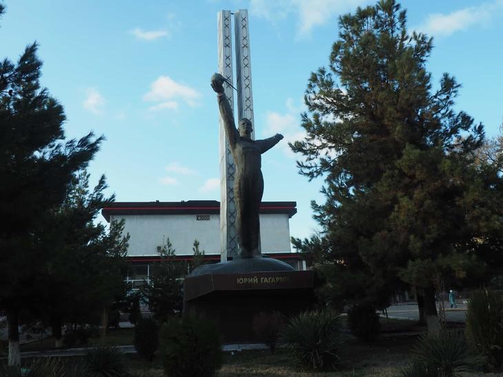 tashkent-statue-of-gagarin-atas-062-09.JPG