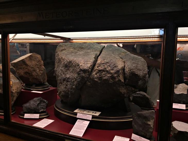 Naturhistorisches-Museum-Meteoriten-800.JPG