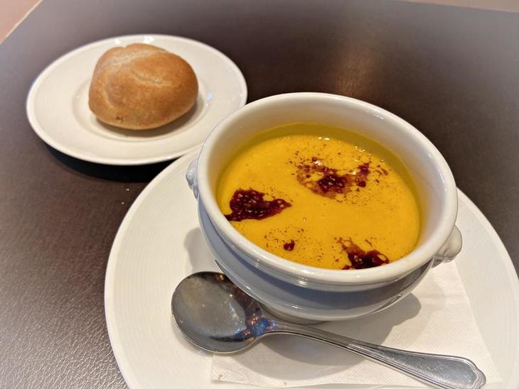 Aoyama-Landtmann-Kuerbissuppe-800.jpg