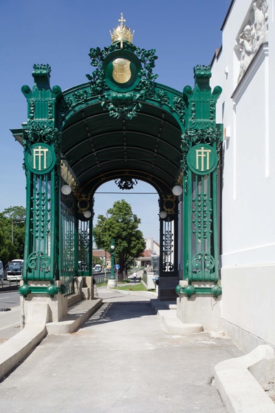 Otto_Wagner_Hofpavillon_Hietzing_aussen3-400x600.jpg