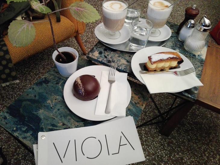 スイーツが見逃せない！閑静なウィーン8区のカフェ「Viola」 地球の歩き方