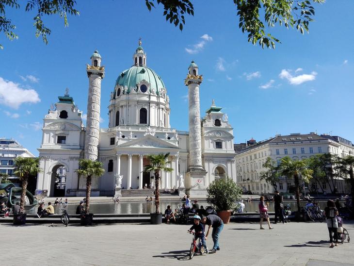 Karlsplatz.jpg