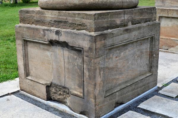 The base of of the National Capitol Columns.JPG