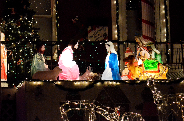 Nativity Scene on Christmas Street.png